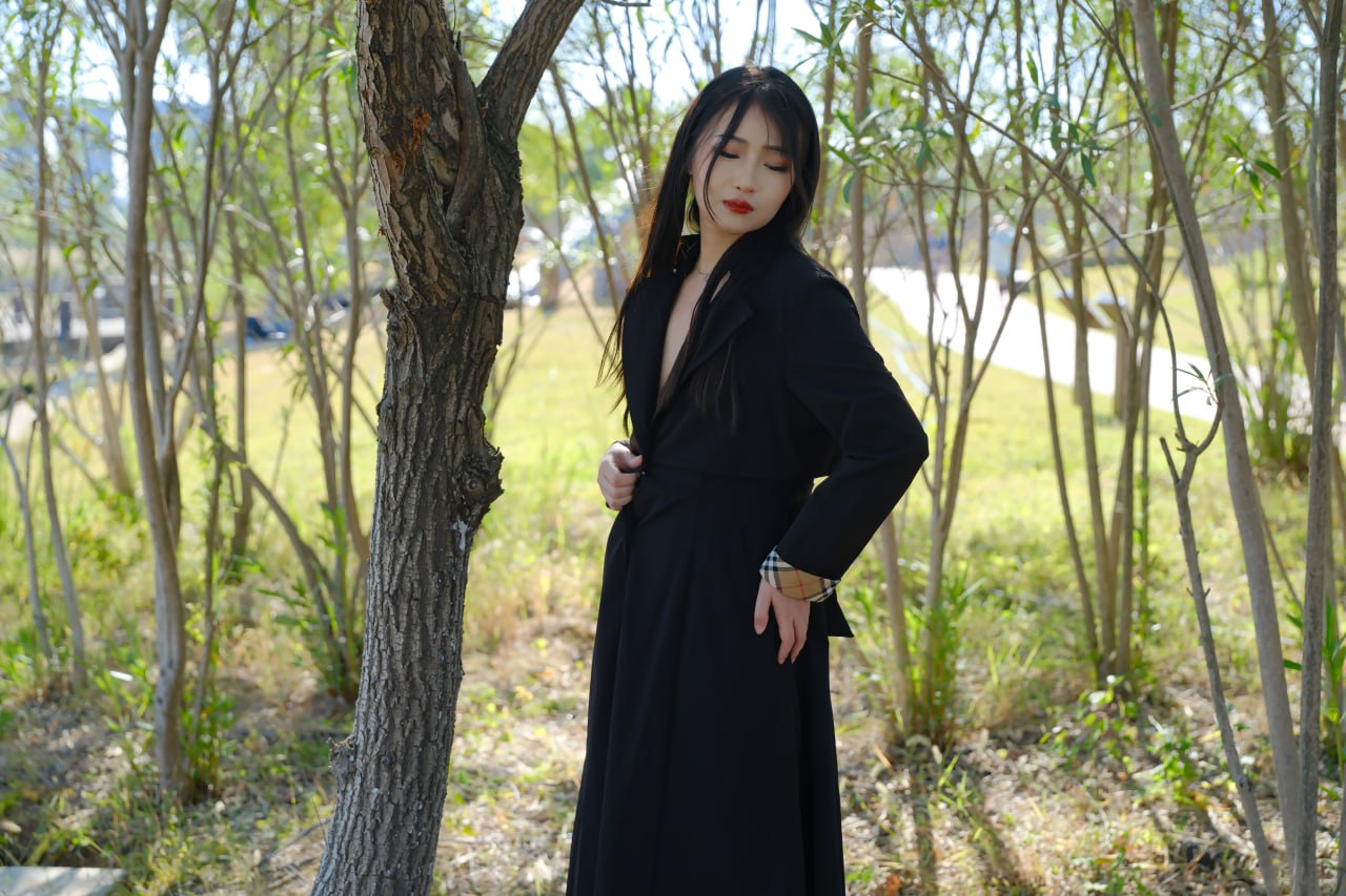 国模小泽露出-黑丝风衣